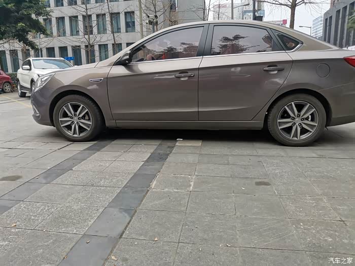 一代经典灰色逸动和75是一道靓丽时尚的风景线