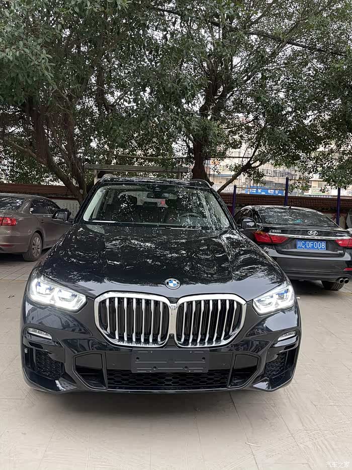 宝马x5实拍黑色涂装获赞55秒破百豪华中大型suv