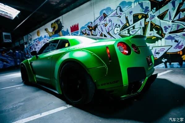 绿色宽体战神gtr,霸气外漏!