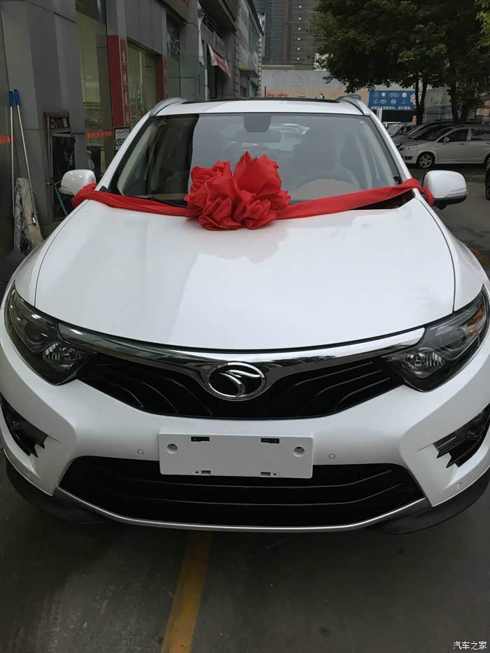 我想问问,皓月白的车和珍珠白有啥大区别?