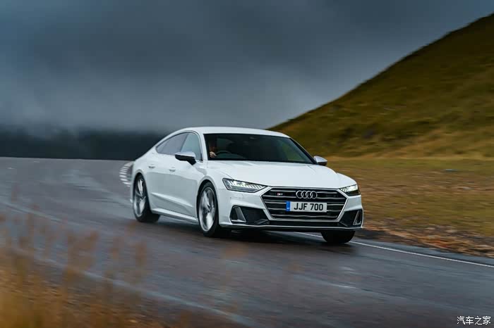 帅气的白色奥迪s7 sportback tdi