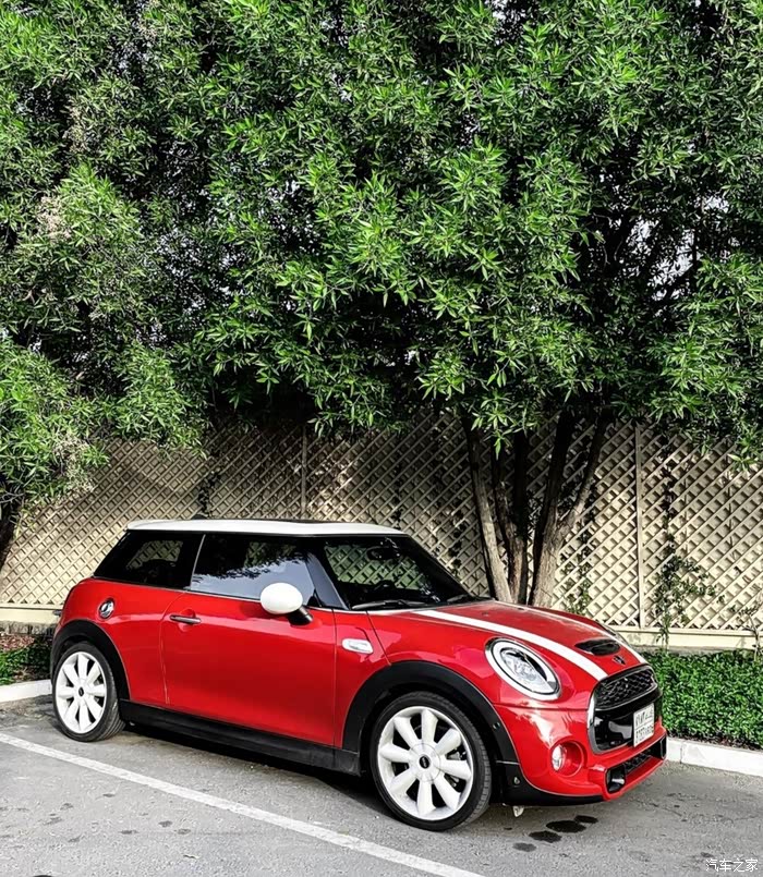 【图】哪位同学有白顶红底的迷你cooper s18寸轮的实车照片_mini论坛