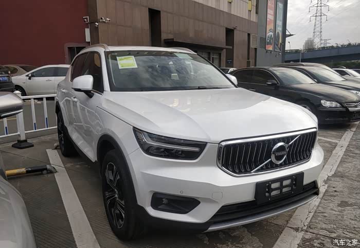 沃尔沃x40去乐山吃美食陪家人领回xc40