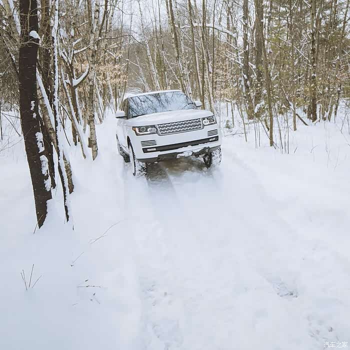 路虎揽胜雪地怎么开看完这个雪地撒欢都不怕南方车友速进