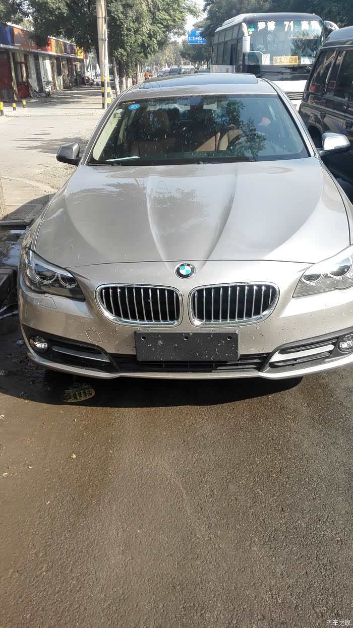 提车2017款520li开士米银行车700公里作业