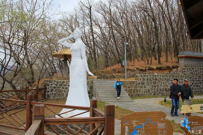 红罗女是发生在镜泊湖和古上京渤海国一带,流传已久的一个民间故事.