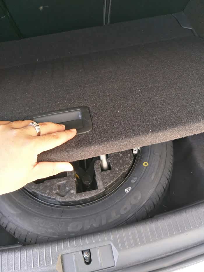 请教15年产高尔夫7后备箱备胎位置相关问题