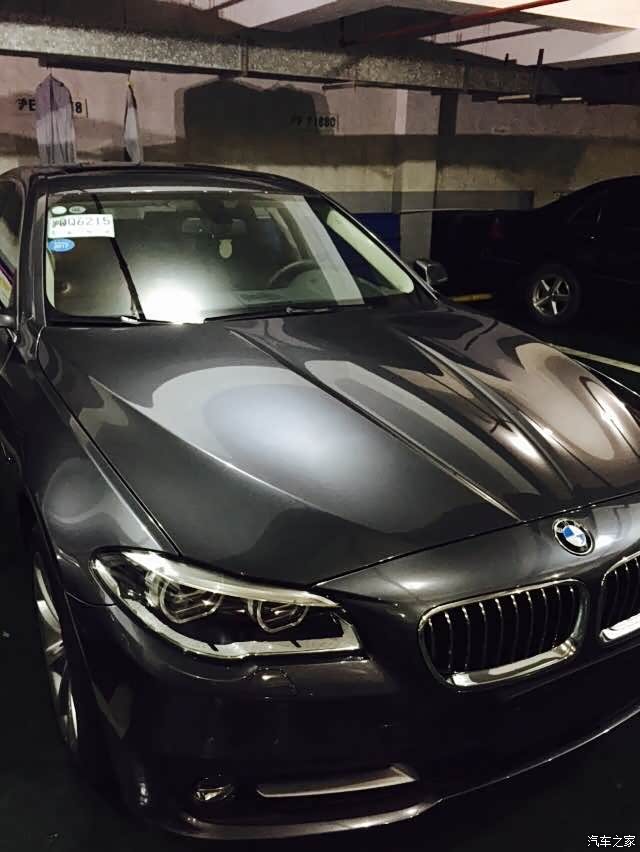 【图】满街的白色黑色香槟色,看看5系的矿石灰吧_宝马5系论坛_汽车之