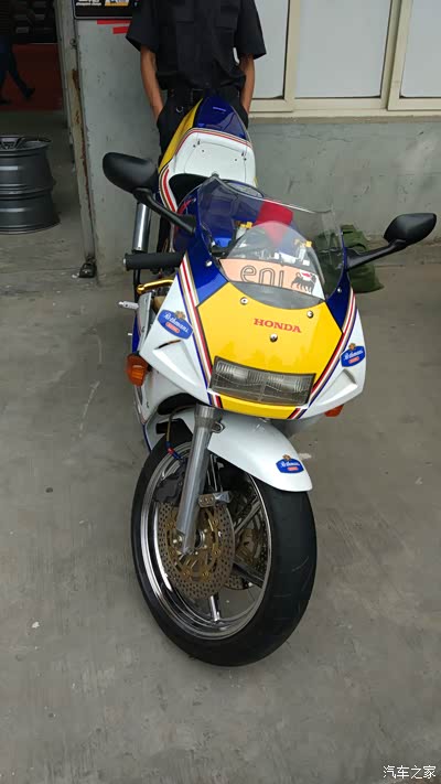 成都极速之夜金港拍的机车_摩托车论坛_手机汽车之家