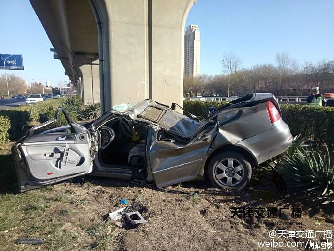 天津中山門輕軌那個斯柯達車禍,一家子也不知道怎樣了