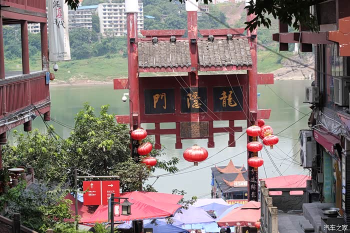 过去的磁器口码头就是主城独一无二的原汁原味老码头,与解放碑,通远门