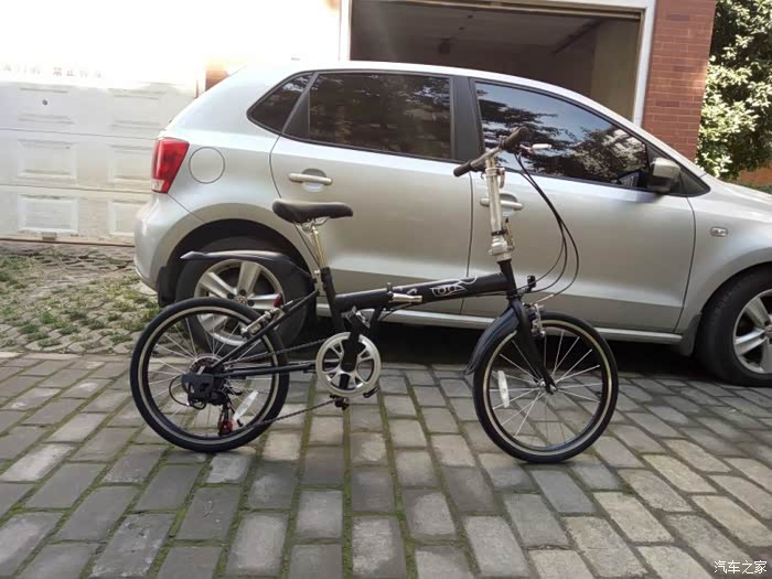 因为polo所以自行车上汽大众折叠自行车驾到