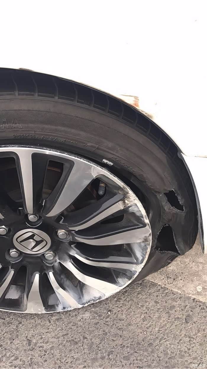 2013款凌派高速爆胎 惊心动魄 感谢老天让我活了下来