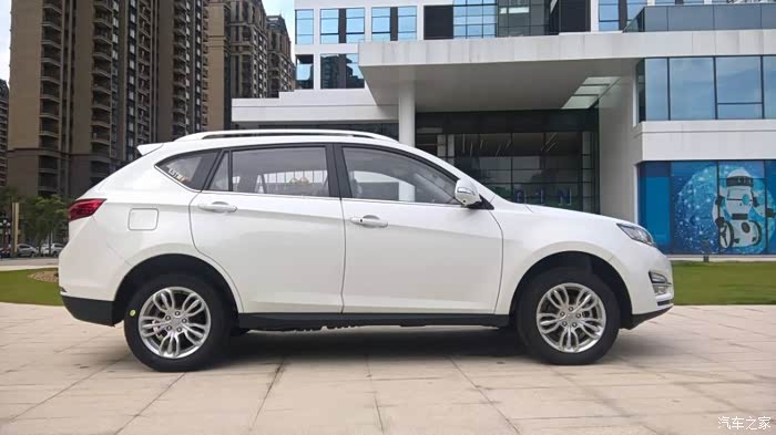 白色的风车陆风x5