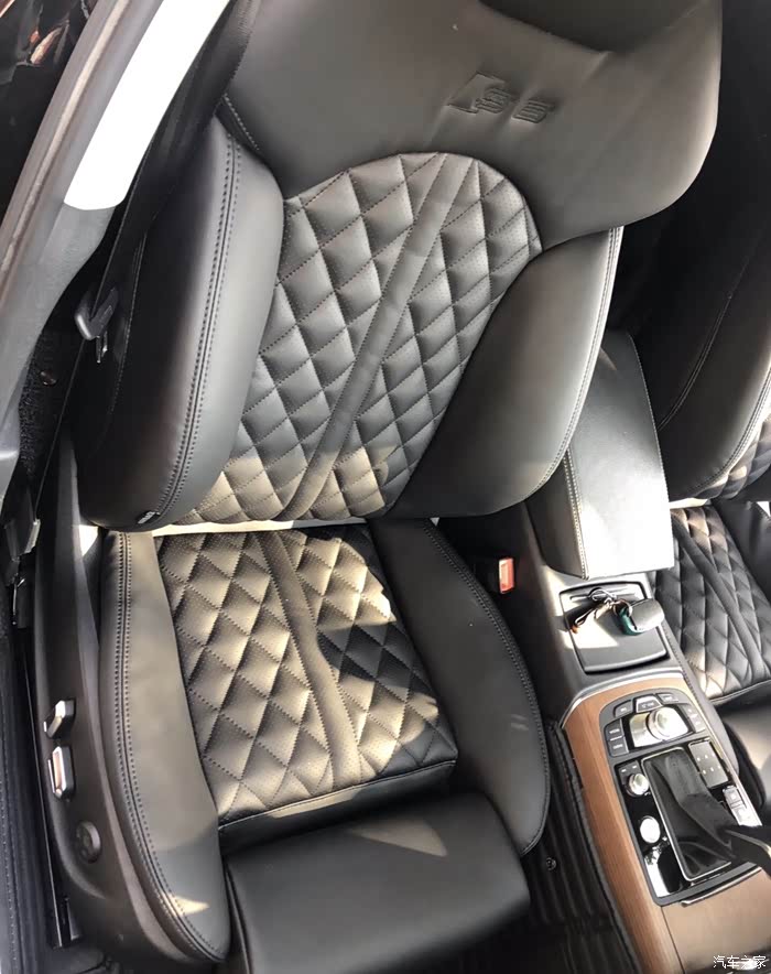 奥迪a6l后改rs座椅