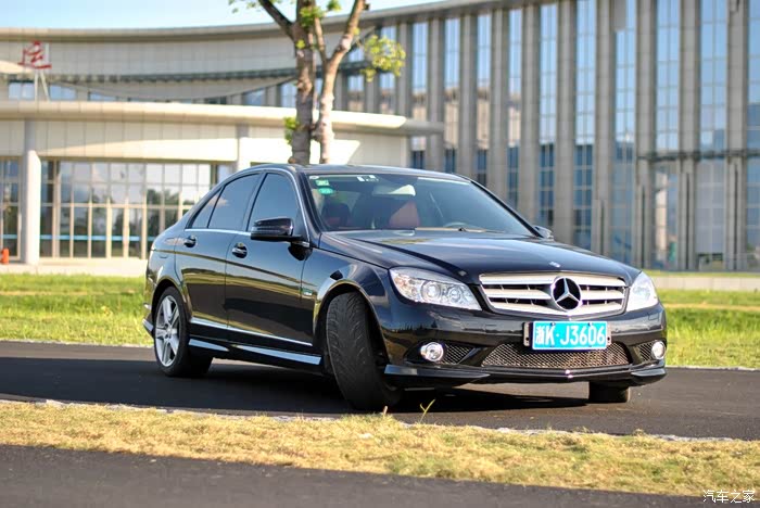 老车也来露脸车况依旧完美的w204奔驰c200运动版