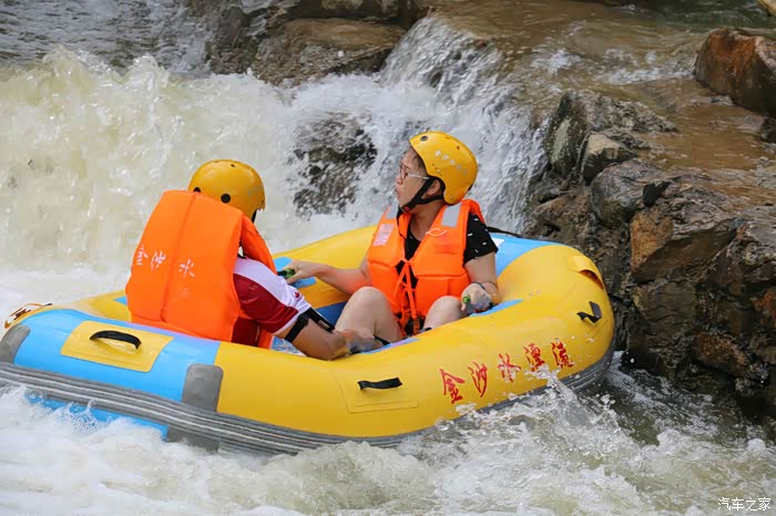 广西壹家人车友会311相聚东兴金沙水漂流