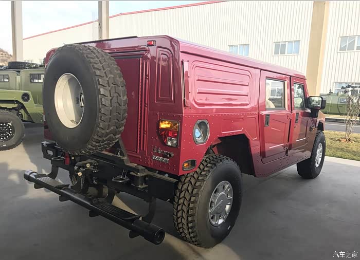 东风猛士越野车eq2050b行驶