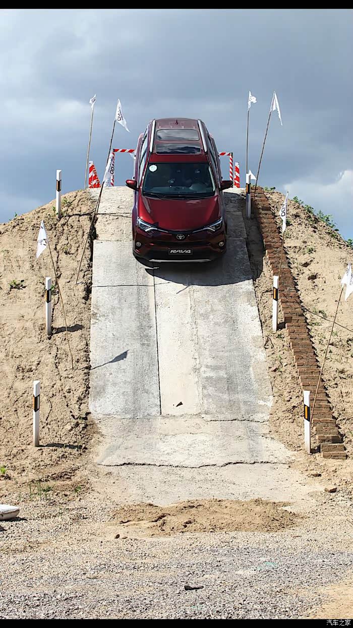 这个坡道,你认为rav4的挑战胜算有几何?(更新完毕)