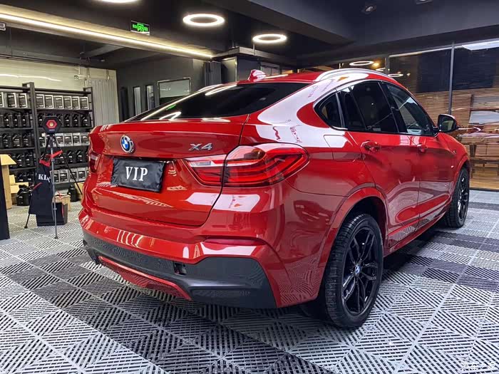红色宝马x4帅气的要命哦