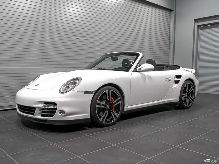 白色的保时捷porsche 911,黑色的内饰,真是豪华敞篷