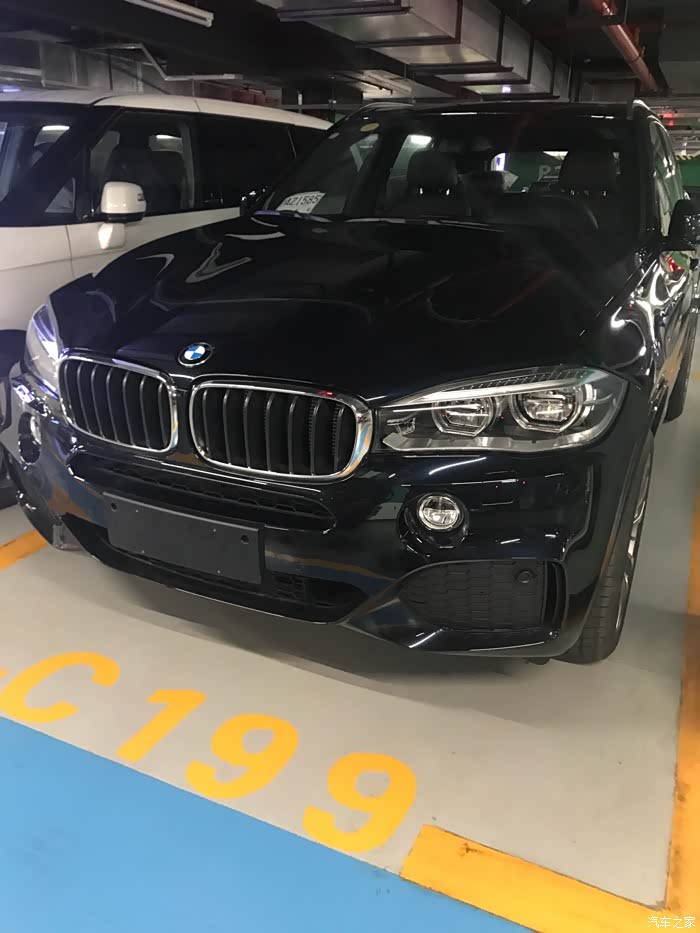 碳黑色,2018款宝马x5  35im运动款,老公送的生日礼物?
