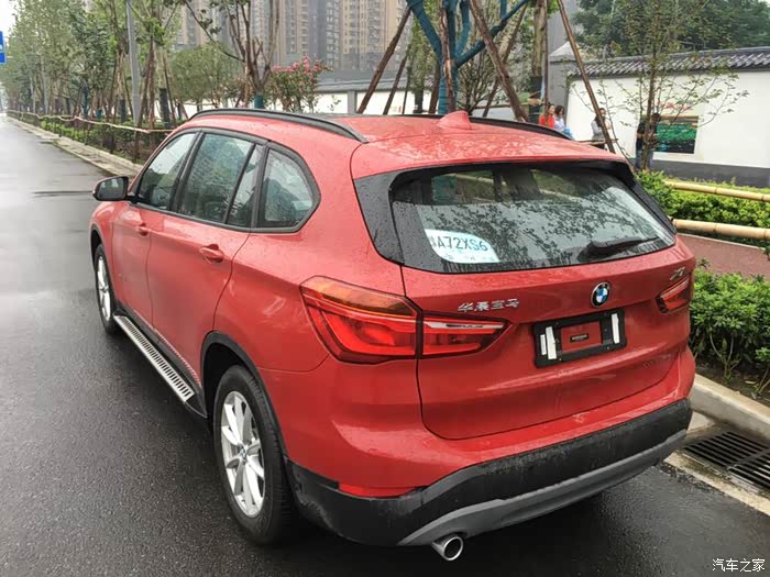 宝马x1最低配的只有这一个红色吗?