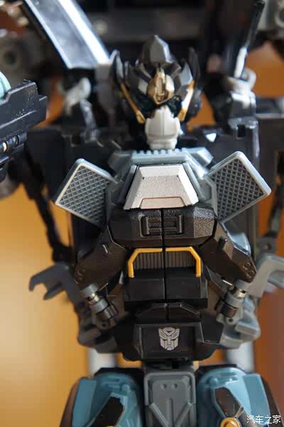 沾满灰尘的博派铁皮!