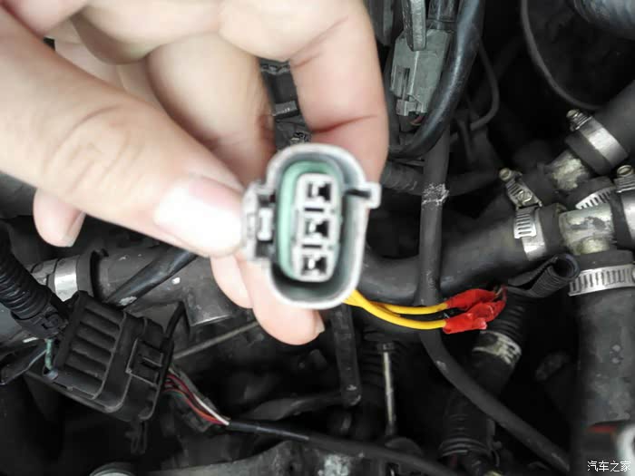 威志三厢里程表传感器插头问题,小威车主进来帮帮忙.