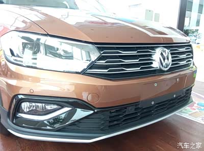 路过看车,实拍蔚领展车,底盘高度和空间较宝来有很大提升_高尔夫论坛