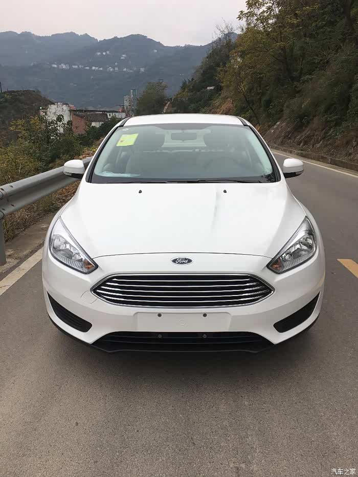 18款福克斯三厢