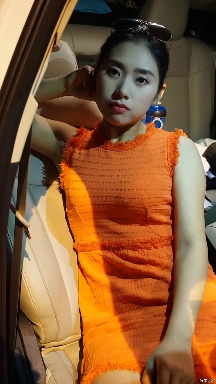 媳妇儿当车模午夜制服诱惑