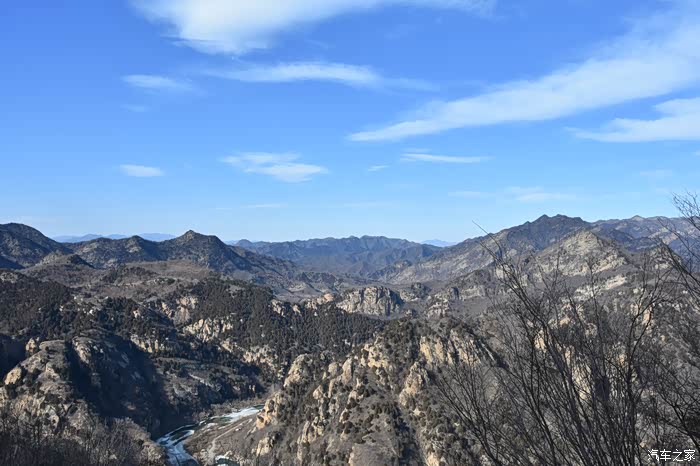 蓝天白云下的望京台景色美不胜收