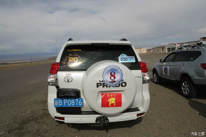 这是给参加活动的每个车辆编号,我幸运的被编为车队8