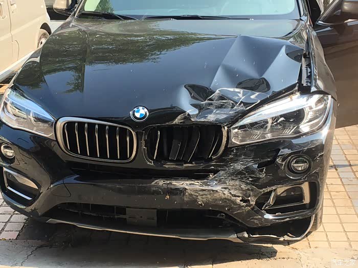 【图】迎来首撞,求安慰_宝马x6论坛_汽车之家论坛