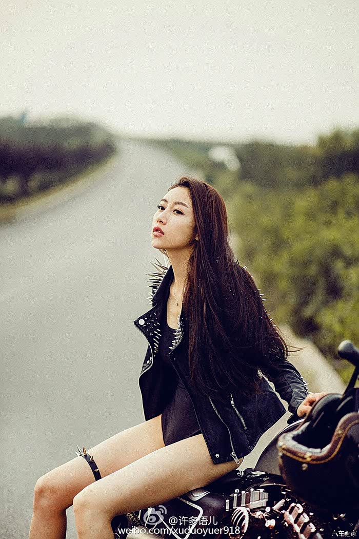 转发大连最美女老师骑改装哈雷883n这腿够我玩一年