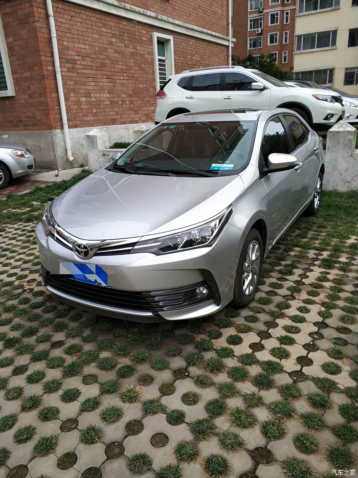 真皮版卡罗拉金属银