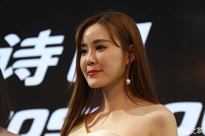 2016第14届华中车展--华中第一车模韩盼盼!美乳车模!香艳四射!