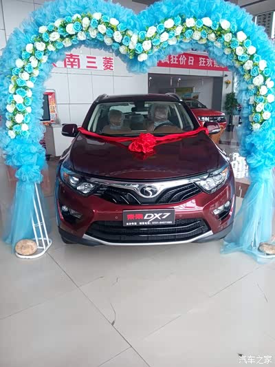 在太阳下挺骚包,在阴处就是猪肝色.