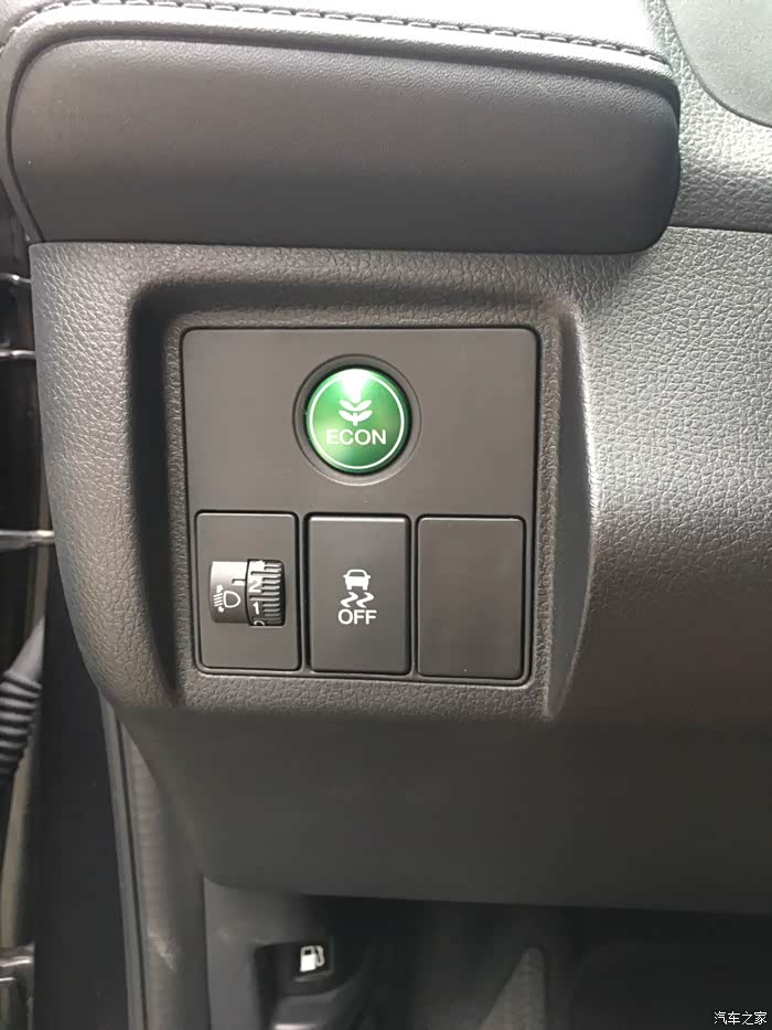 常用按键特写.目前还没试过econ模式,有车友介绍下