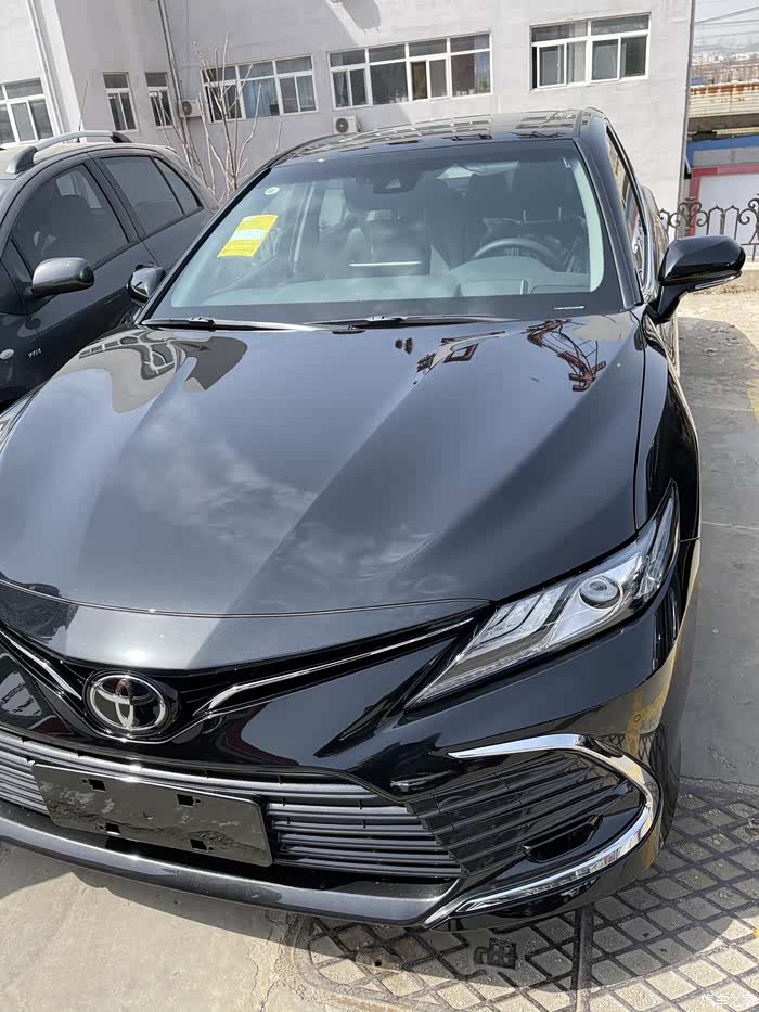 车长4.9m,混动版油耗仅4l,保养价格低,实拍凯美瑞