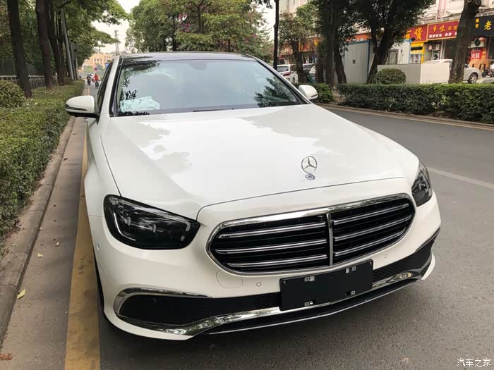 2021款e300l白色立标版提车更新图片