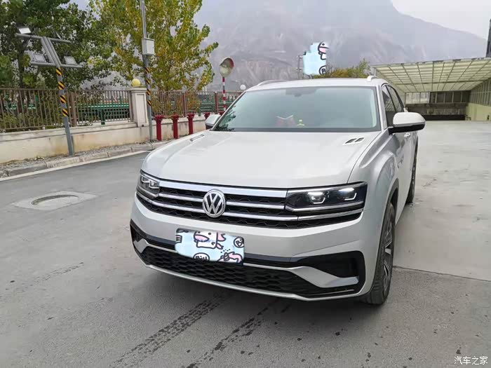 银色,看上去更有气质