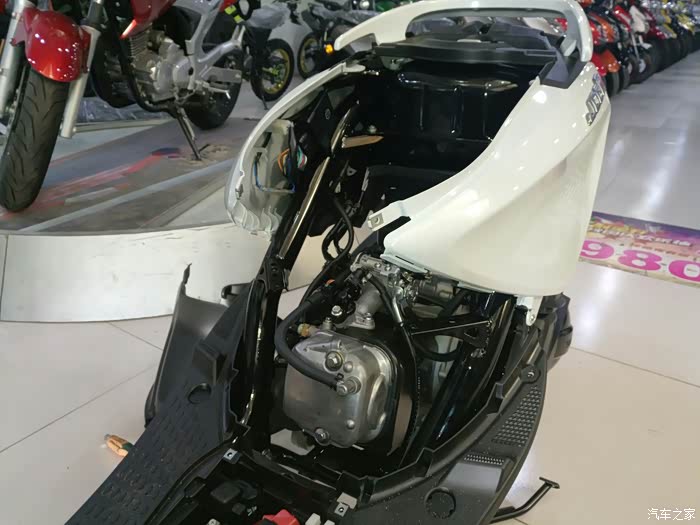 雅马哈最新电喷125巧格i细节图