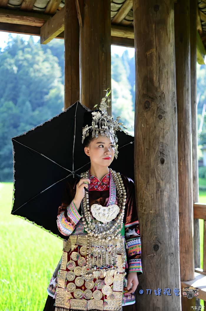 侗族媳妇的民族服饰秀