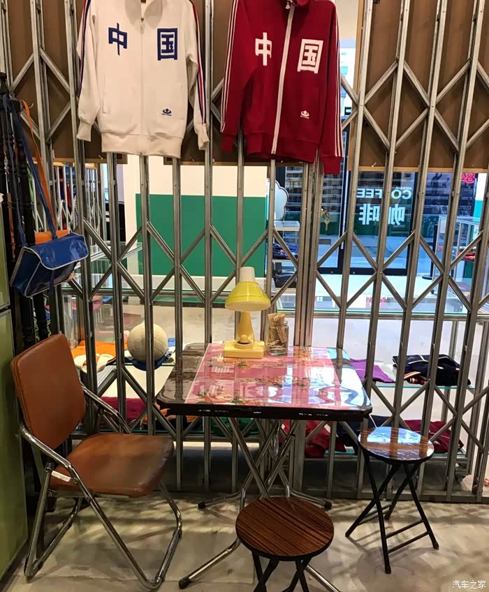 万物复苏送福利品尝80年代装修风格的咖啡馆