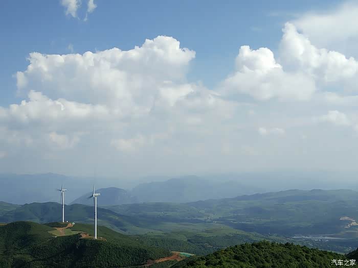 驾着小拓到我们云南本地的基督山顶峰