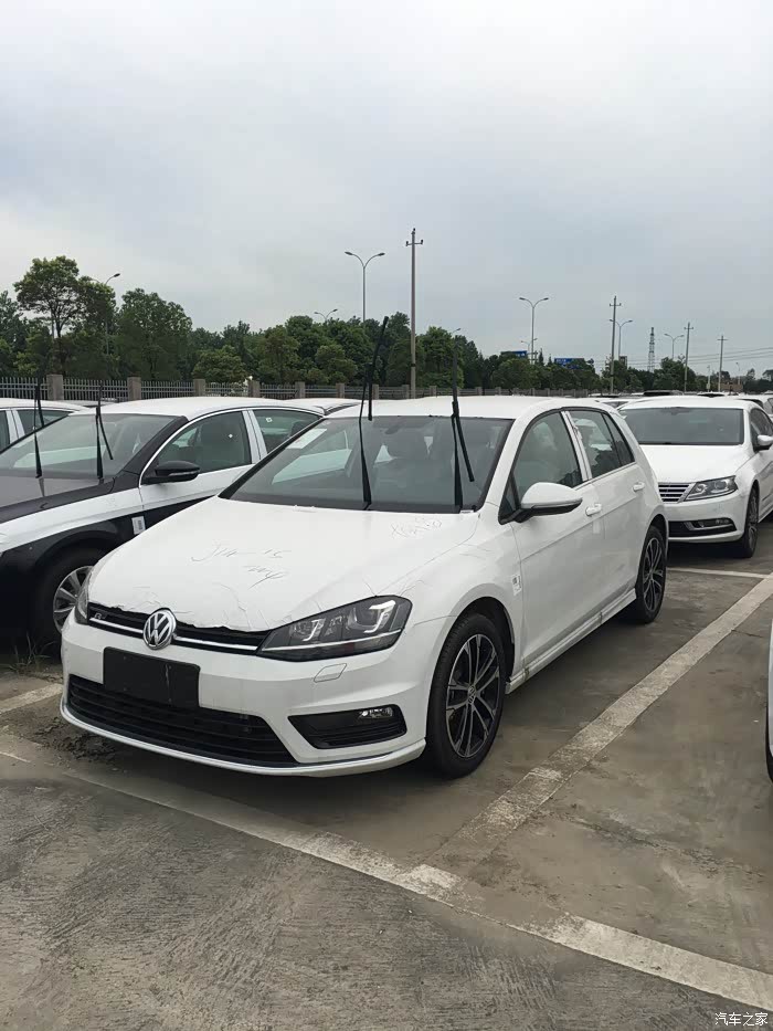 高尔夫情怀圆梦rline南昌加装倒车影像隐藏式行车记录仪