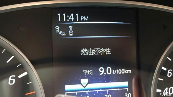 请问仪表盘这主动刹车系统就那两辆车标志正常运行时都会显示吗