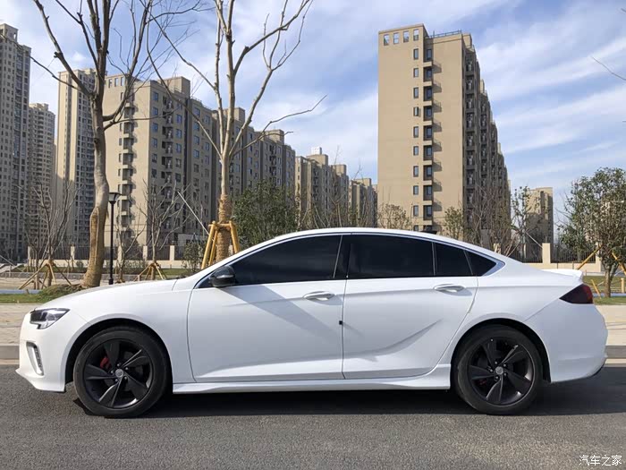 2020款别克君威gs尊贵版象牙白